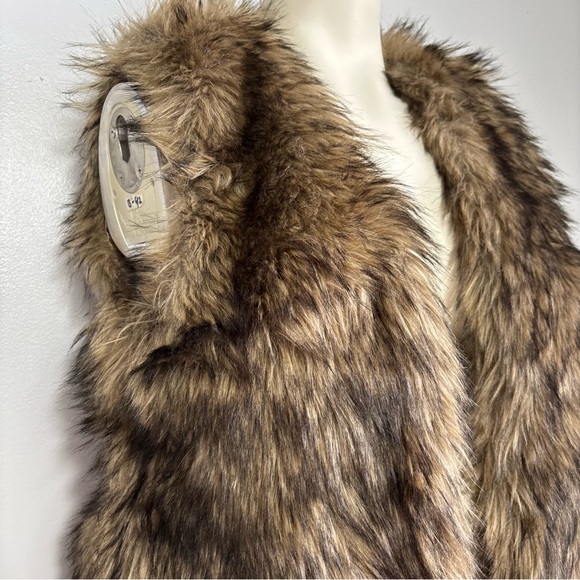Divided faux fur vest - Picture 3 of 4